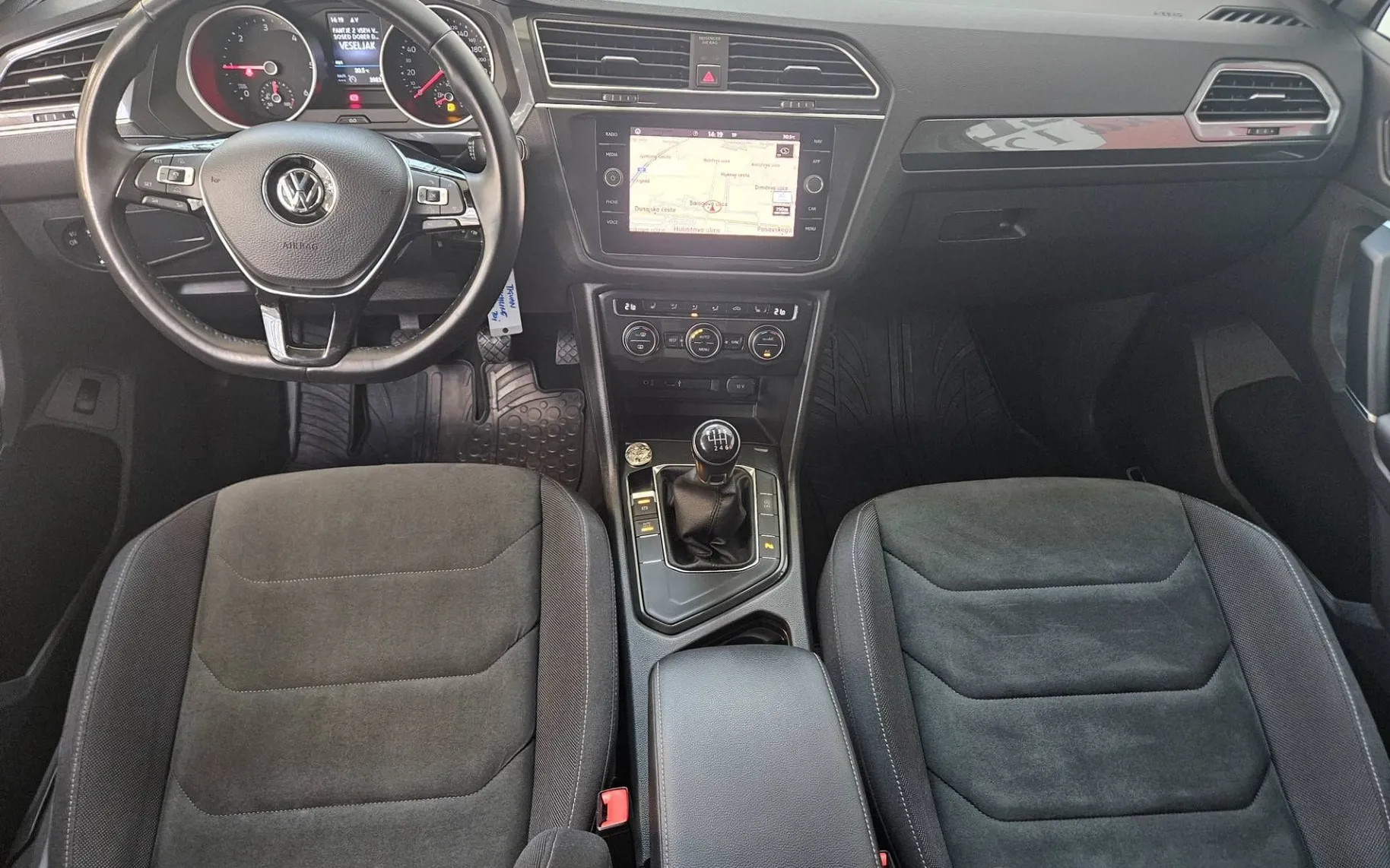 Notranja slika - Volkswagen Tiguan - 2.0 TDI BMT Highline - 8