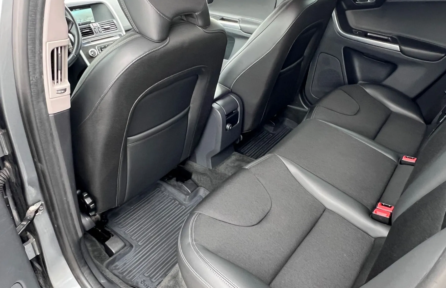 Zunanja slika - Volvo XC60 - 2.4 AWD D4+XENON+NAVI+KLJUKA... - 17