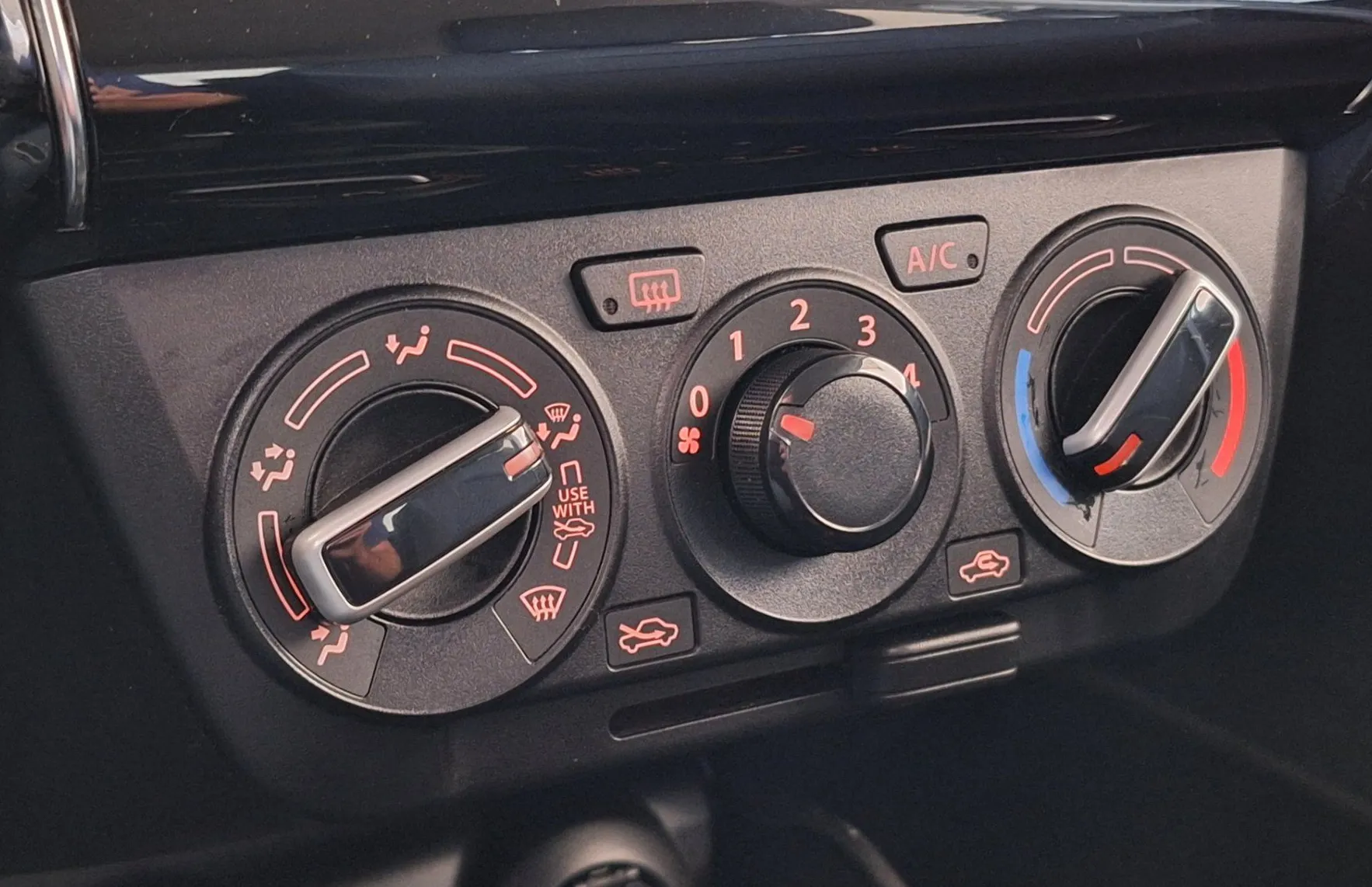 Zunanja slika - Suzuki Swift - 1.2 VVT AllGrip Premium•SLO•4X4•GRET.SEDEŽEV• - 16