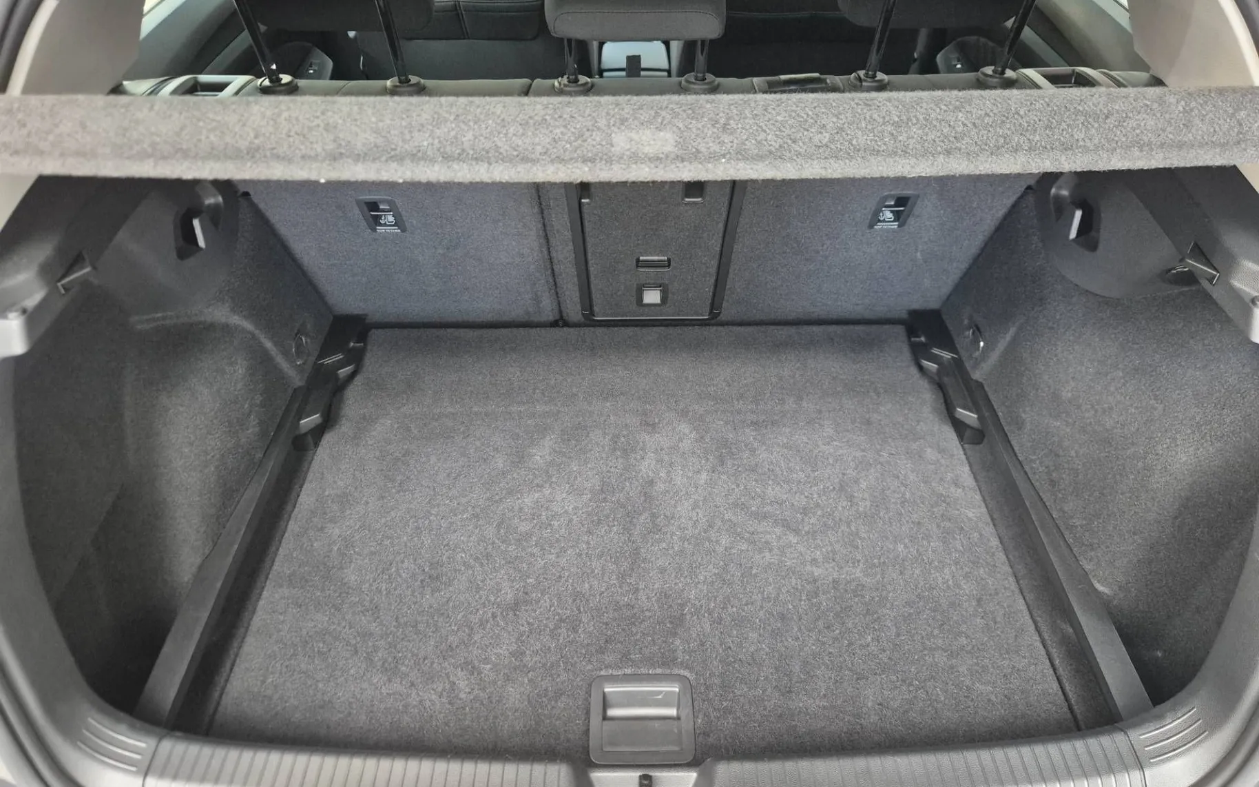 Notranja slika - Volkswagen Golf - 2.0 TSI DSG - 10