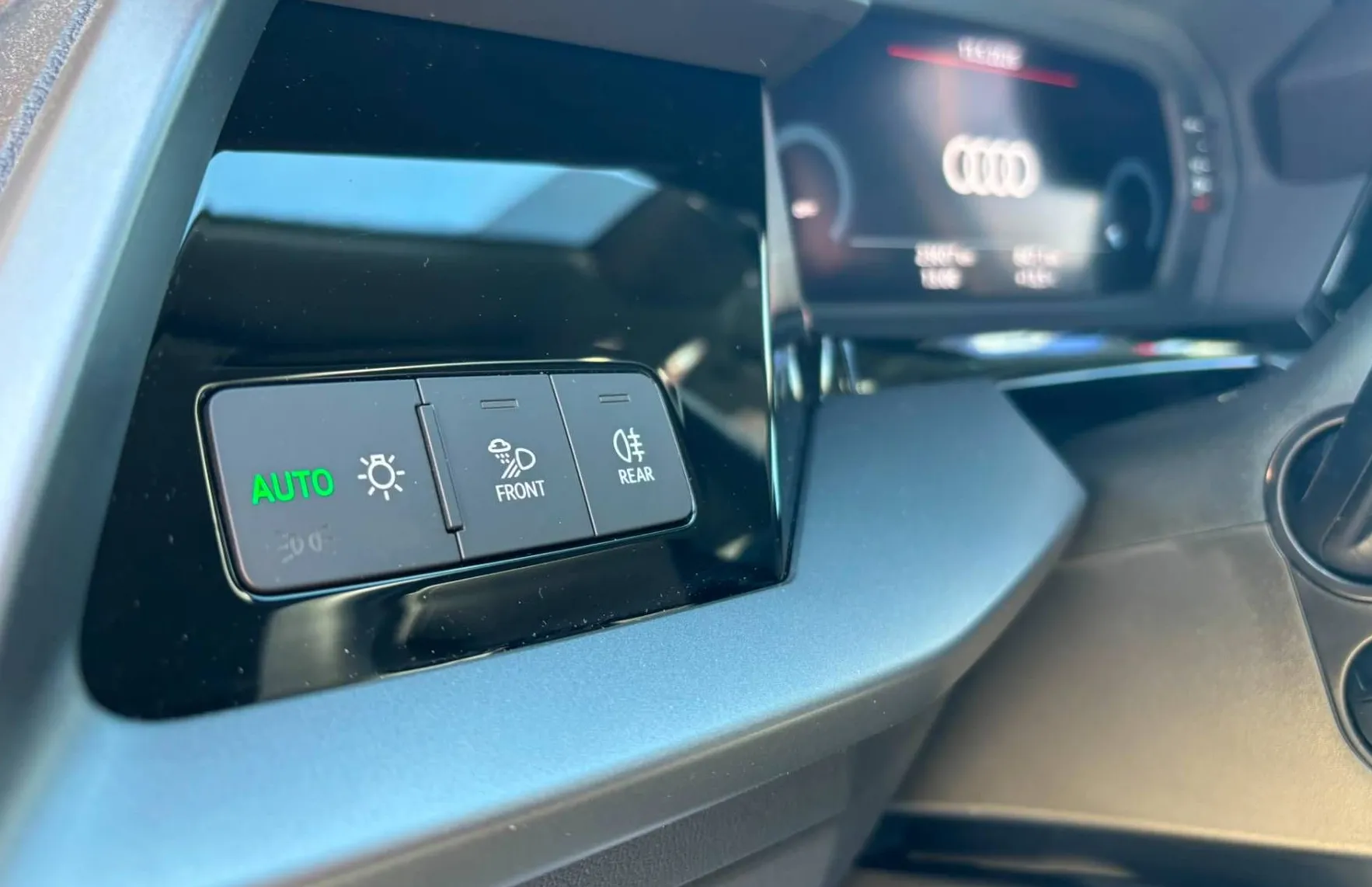 Zunanja slika - Audi A3 - 35 TFSI S-Tronic SLO-1.LAST.-ACC-KEYLESS... - 13