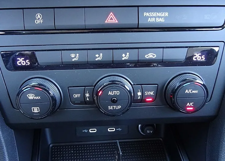 Zunanja slika - Seat Ateca - 1.0 TSI  HOLA 116KM - CELOETNE PNEVMATIKE - - 16