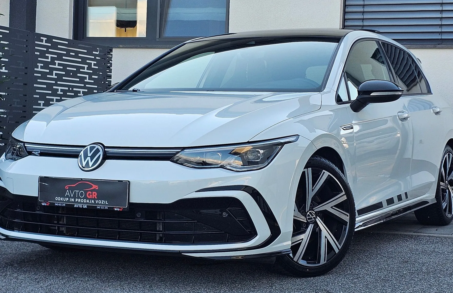 Zunanja slika - Volkswagen Golf - 1.5 eTSI ACT R-Line DSG- ŠIBEDAH-IQ LED-ŠP.IZPUH. - 18