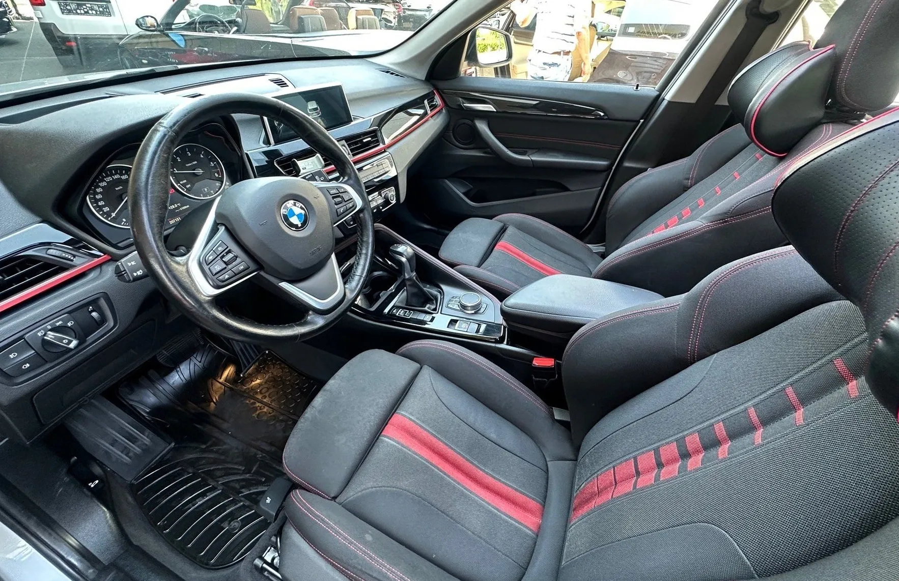 Zunanja slika - BMW X1 - serija : xDrive18d SPORT LINE FUL LED NAVI ACC HUD PDC PANO - 13