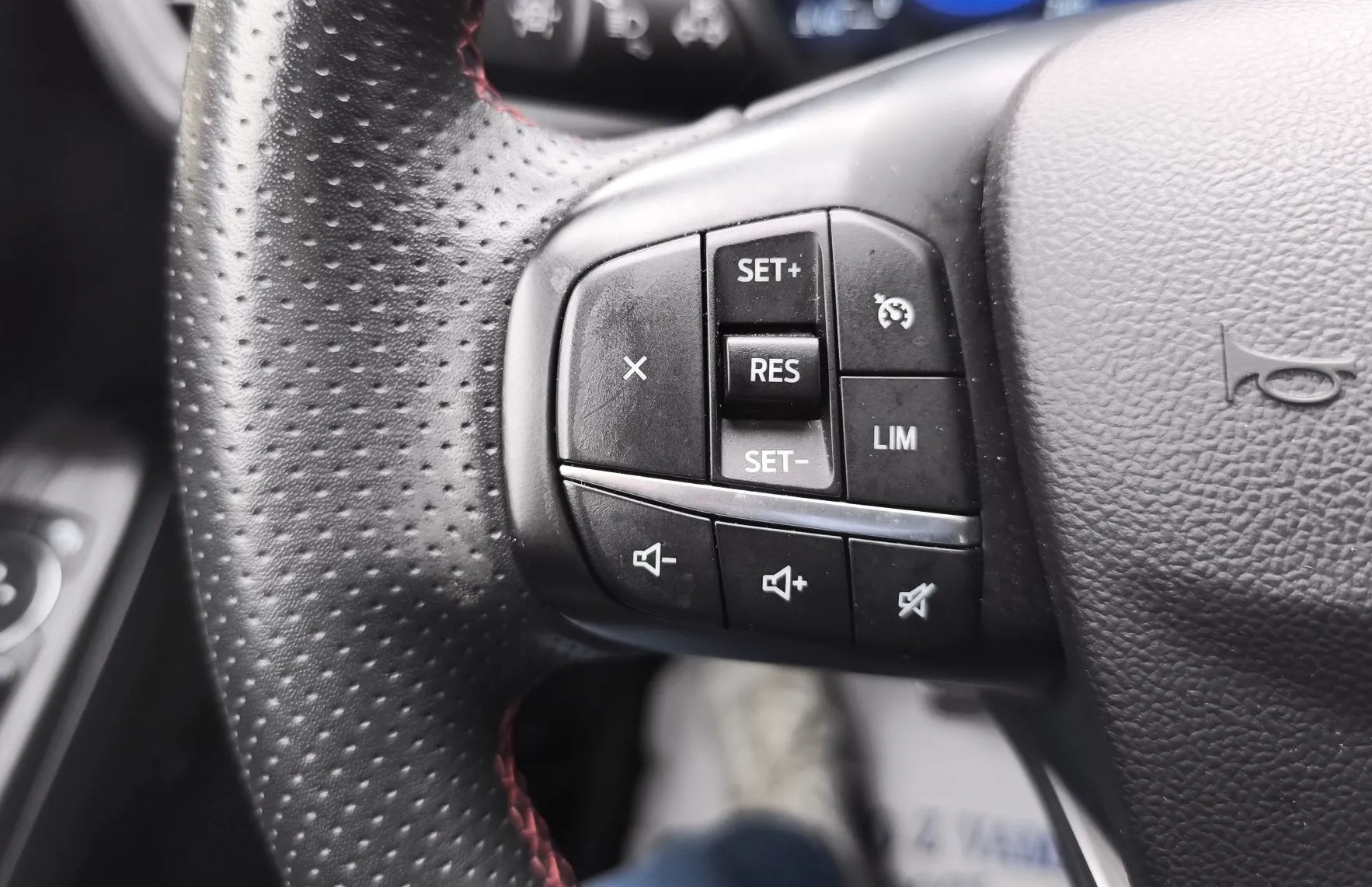 Zunanja slika - Ford Kuga - ST-LINE 1.5 EcoBlue 120PS-SLO-2.LAST-VELIK SERVIS - 18