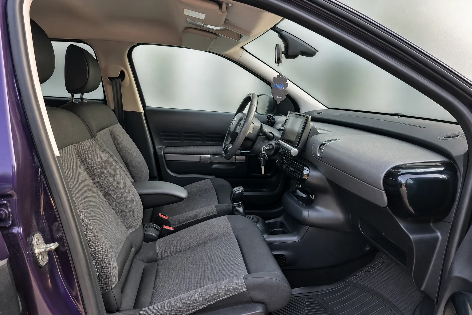Notranja slika - Citroën C4 Cactus - 1.2 PureTech-ODLIČEN-KOT NOV-GARANCIJA-KAMERA - 11