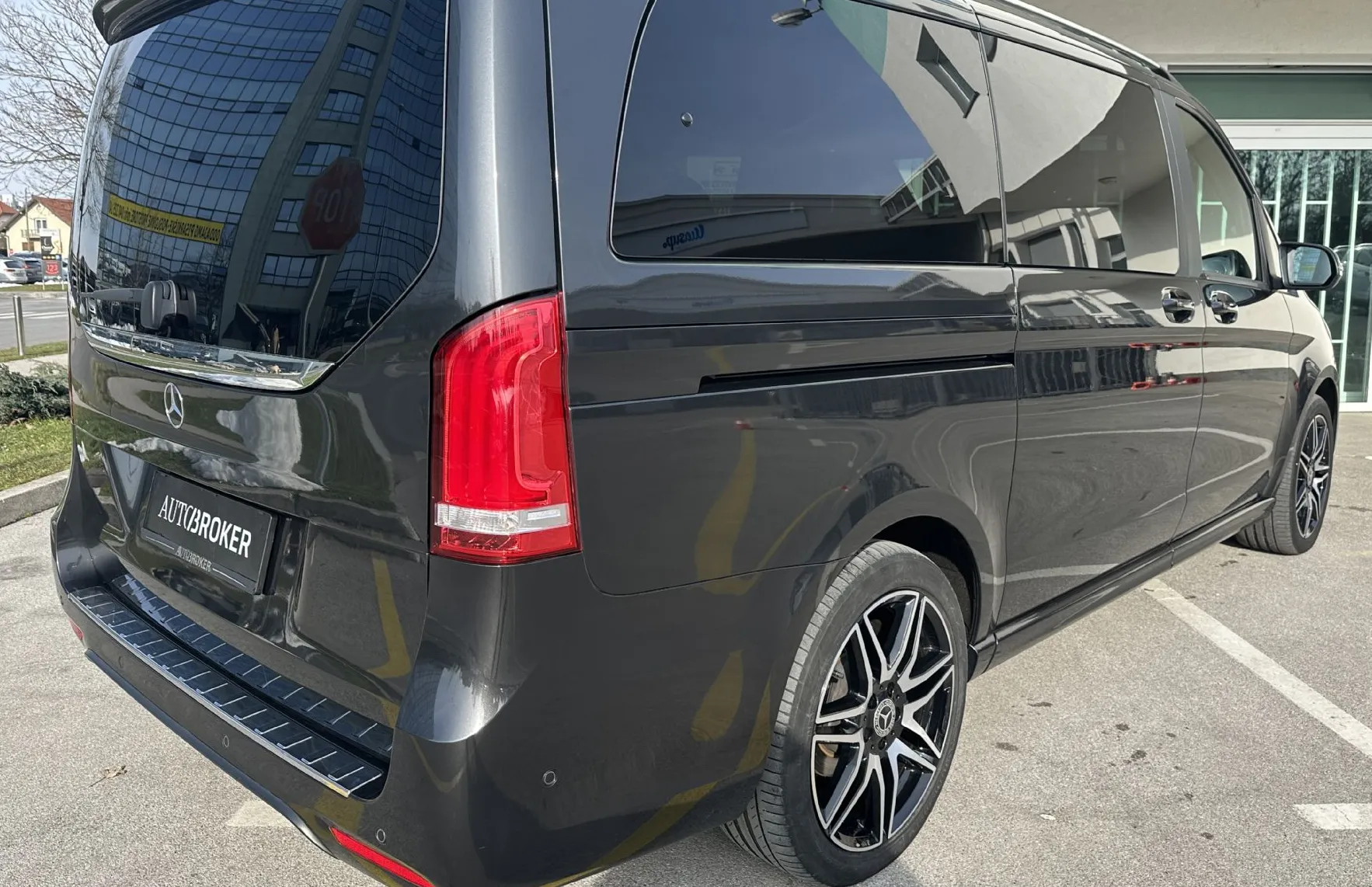 Zunanja slika - Mercedes-Benz V-Razred - V 300 d 4MATIC AMG-LINE - 4