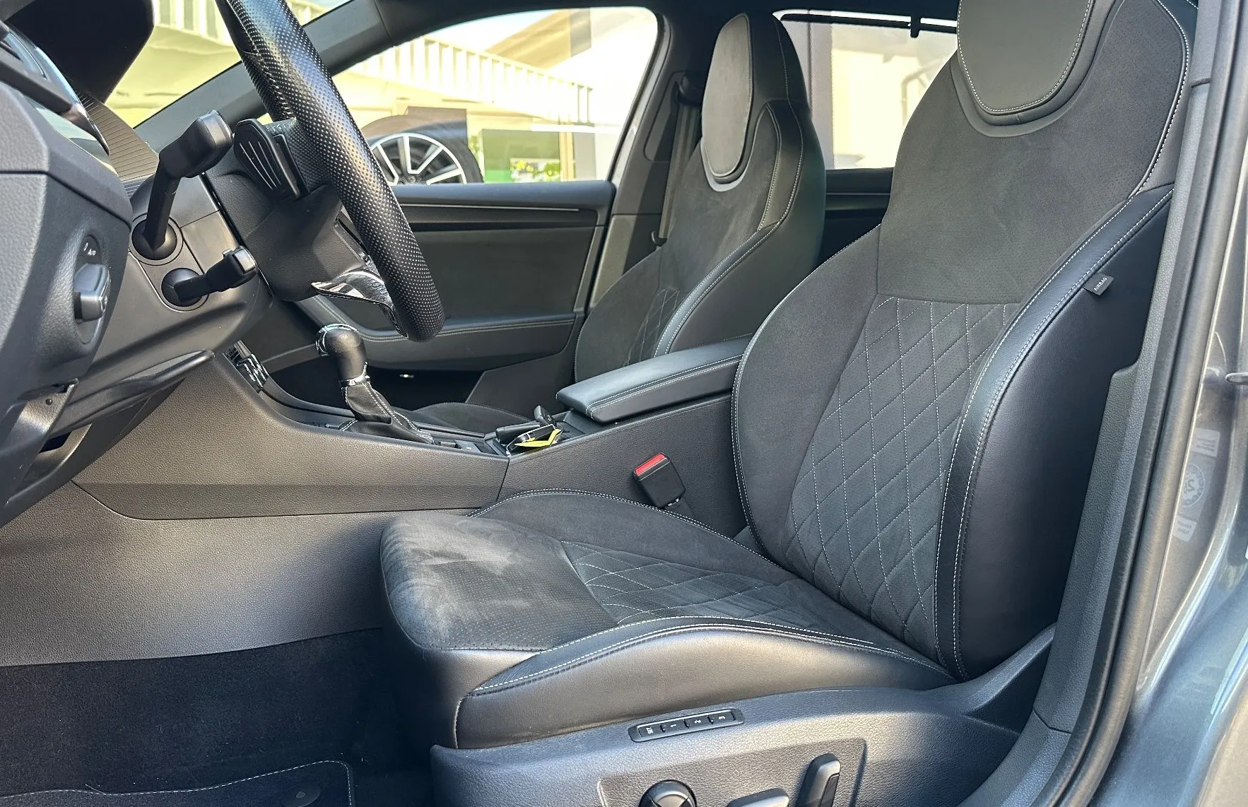 Zunanja slika - Škoda Superb - Combi Sportline 2.0 TDI DSG 4x4 DCC-ACC-KLJUKA - 11