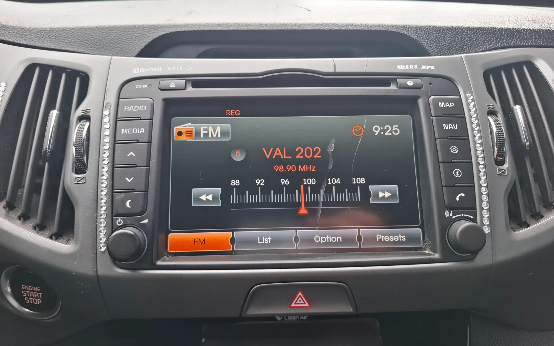 Zunanja slika - KIA Sportage - 2WD 1.7 TD - SLOVENSKI + ZNANA ZGODOVINA + KLJUKA - 13