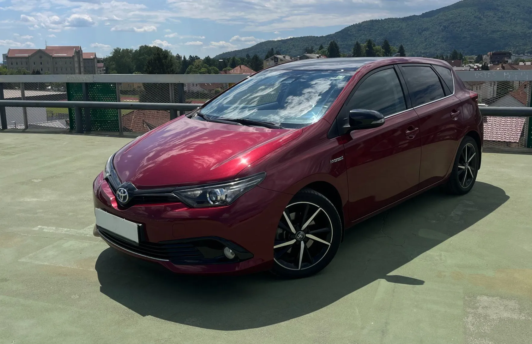 Zunanja slika - Toyota Auris - Hybrid 1.8 VVT-i Black Edition Avt. VZR. KAM. TEMP - 1