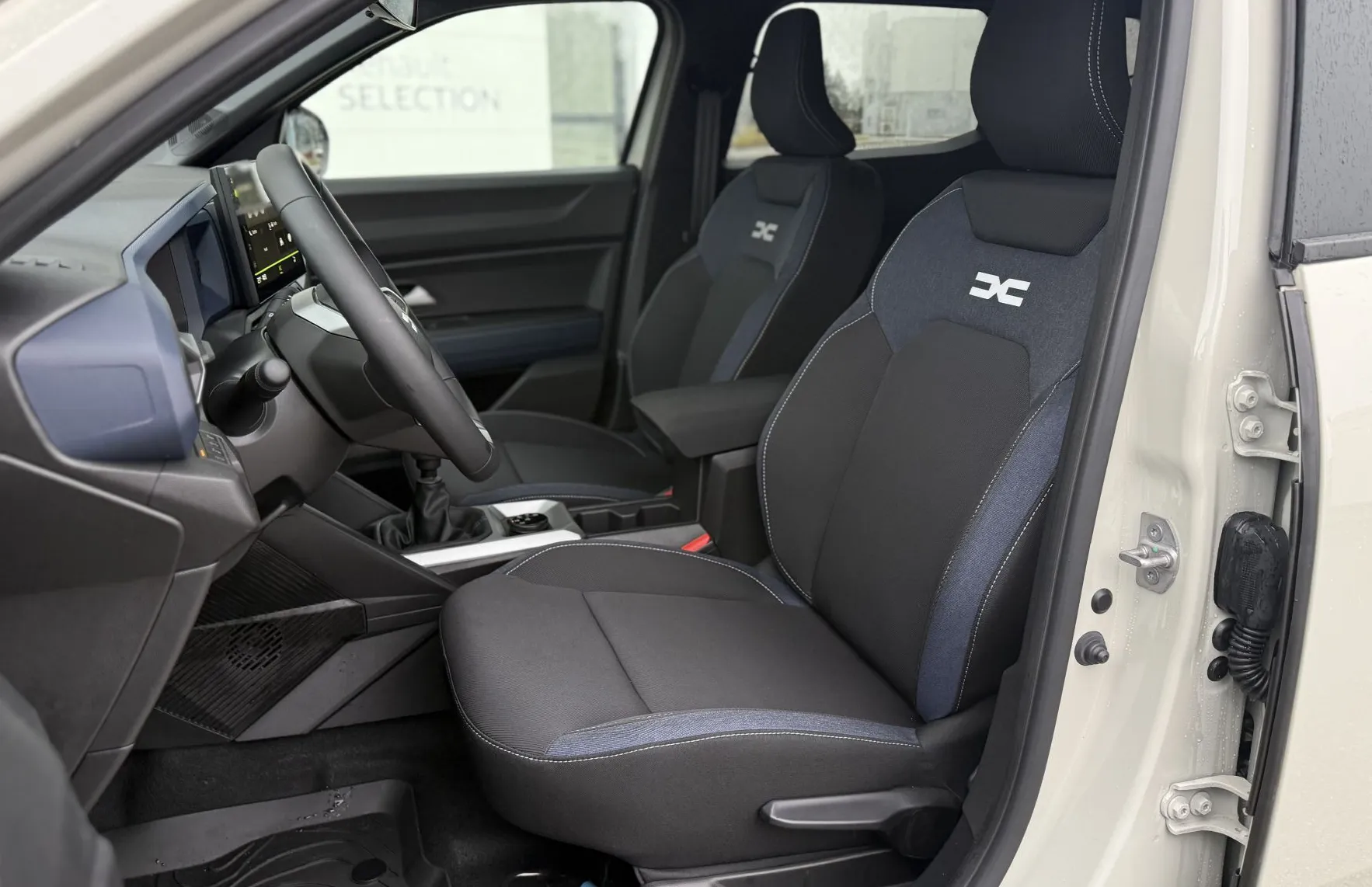 Zunanja slika - Dacia Duster - mild hybrid 130 4x4 Journey - 9