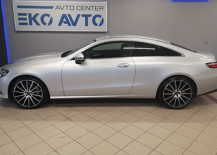 Zunanja slika - Mercedes-Benz E-Razred - E 220 d 4MATIC VELIKA NAVI-USNJE-KAMERA-ALU20-PD.. - 4