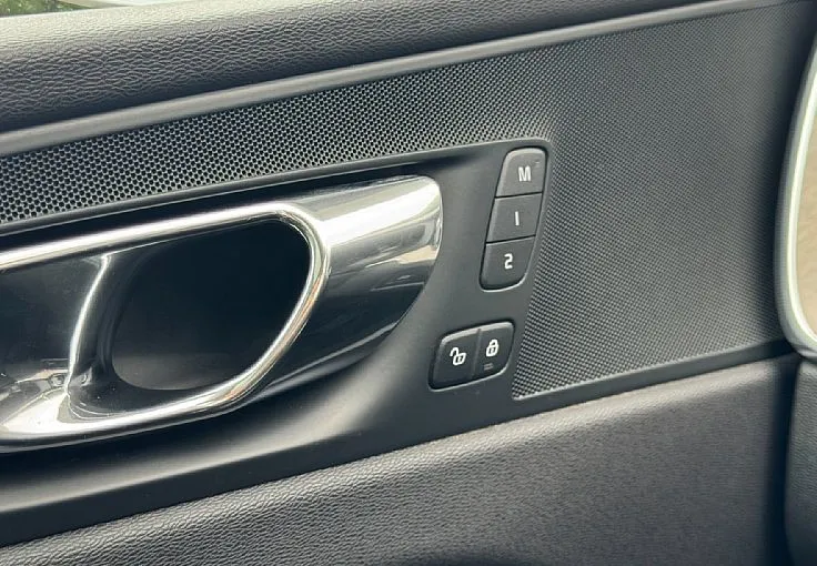 Zunanja slika - Volvo XC60 - D4 AWD Momentum Avt. - 9