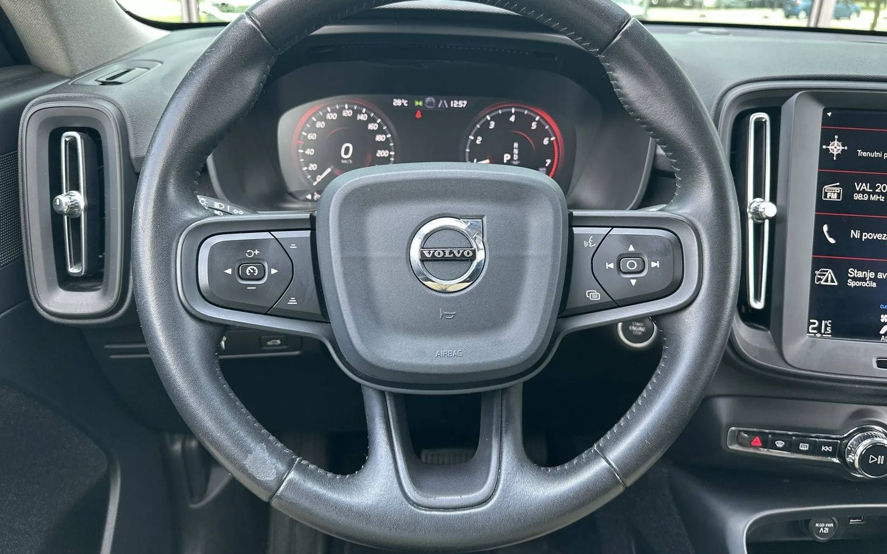 Notranja slika - Volvo XC40 - T3 Momentum Avt - 14