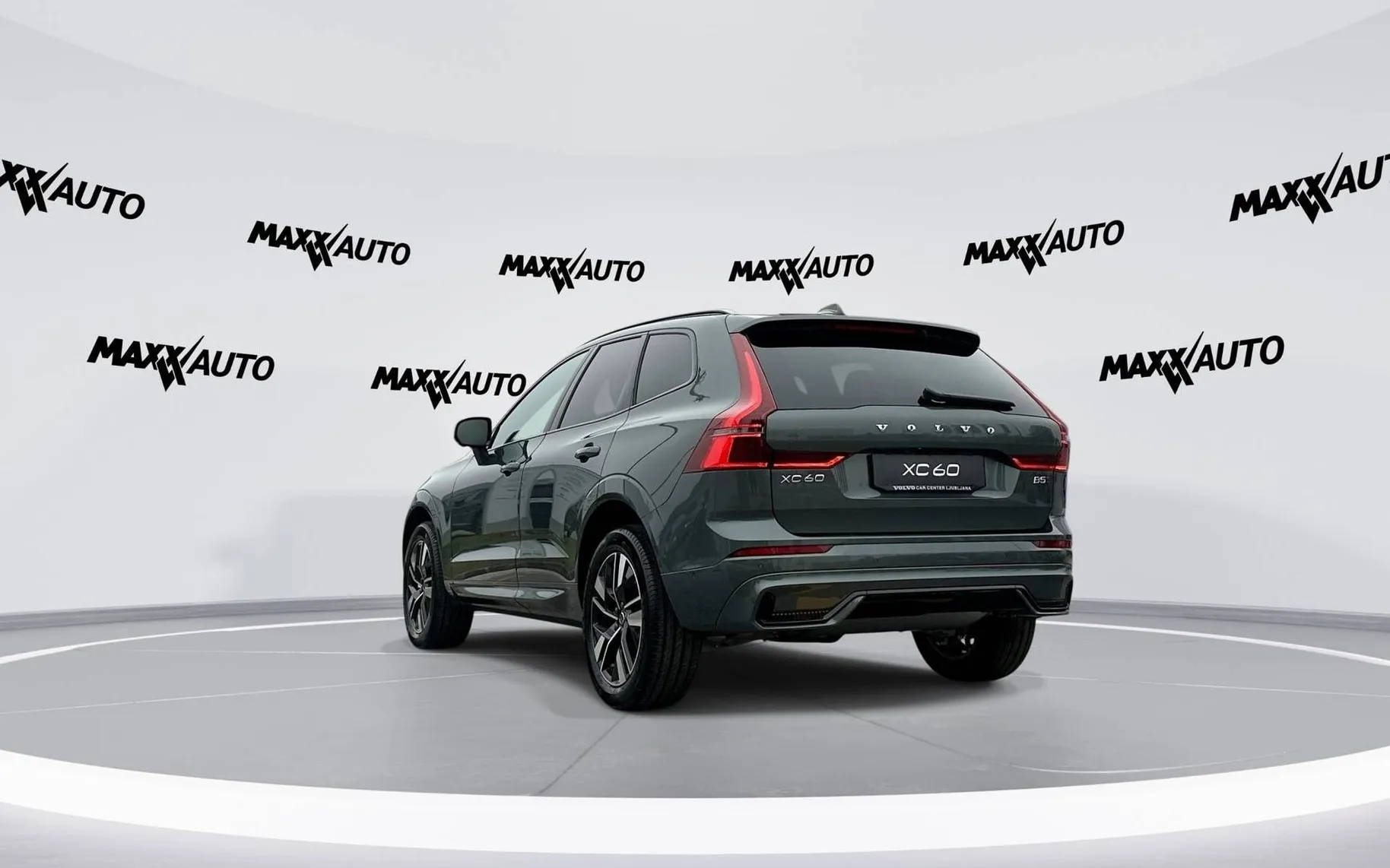 Notranja slika - Volvo XC60 - B5 P AWD Plus Dark Avt. - 7