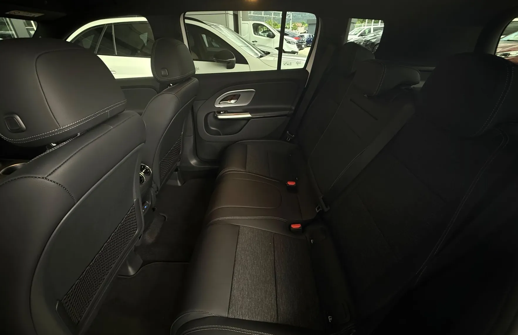 Zunanja slika - Mercedes-Benz GLB-Razred - 220 4MATIC AMG LINE - 12