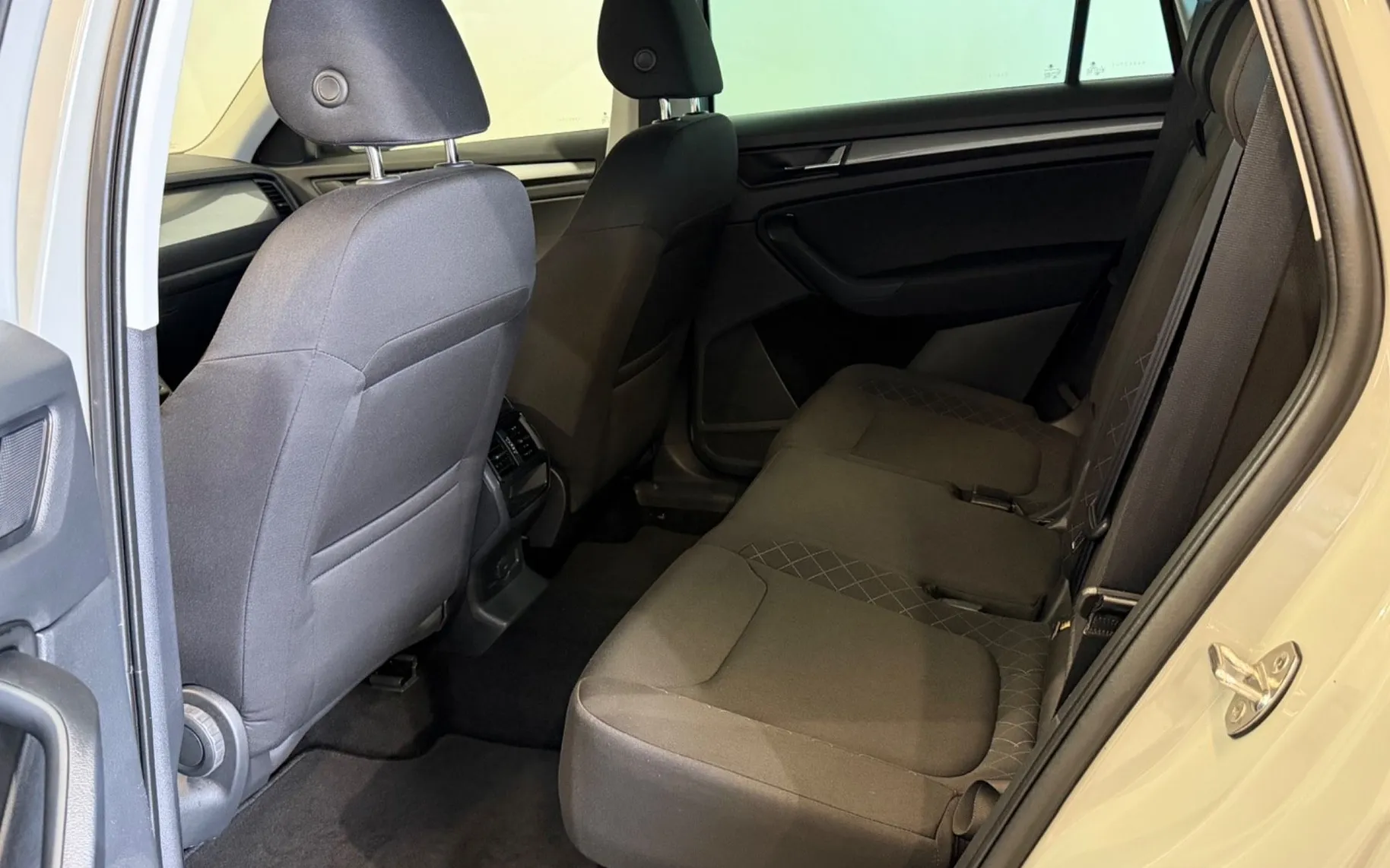 Notranja slika - Škoda Kodiaq - 2.0 TDI-DSG-LED-KAMERA-ACC-PDC-NAVI-VLEČNA KLJUKA - 11