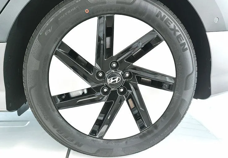 Zunanja slika - Hyundai Ioniq 6 - BEV 77KWH IMPRESSION-MAT-AKT.T.-HEAD UP-V2L-VIDEO - 5