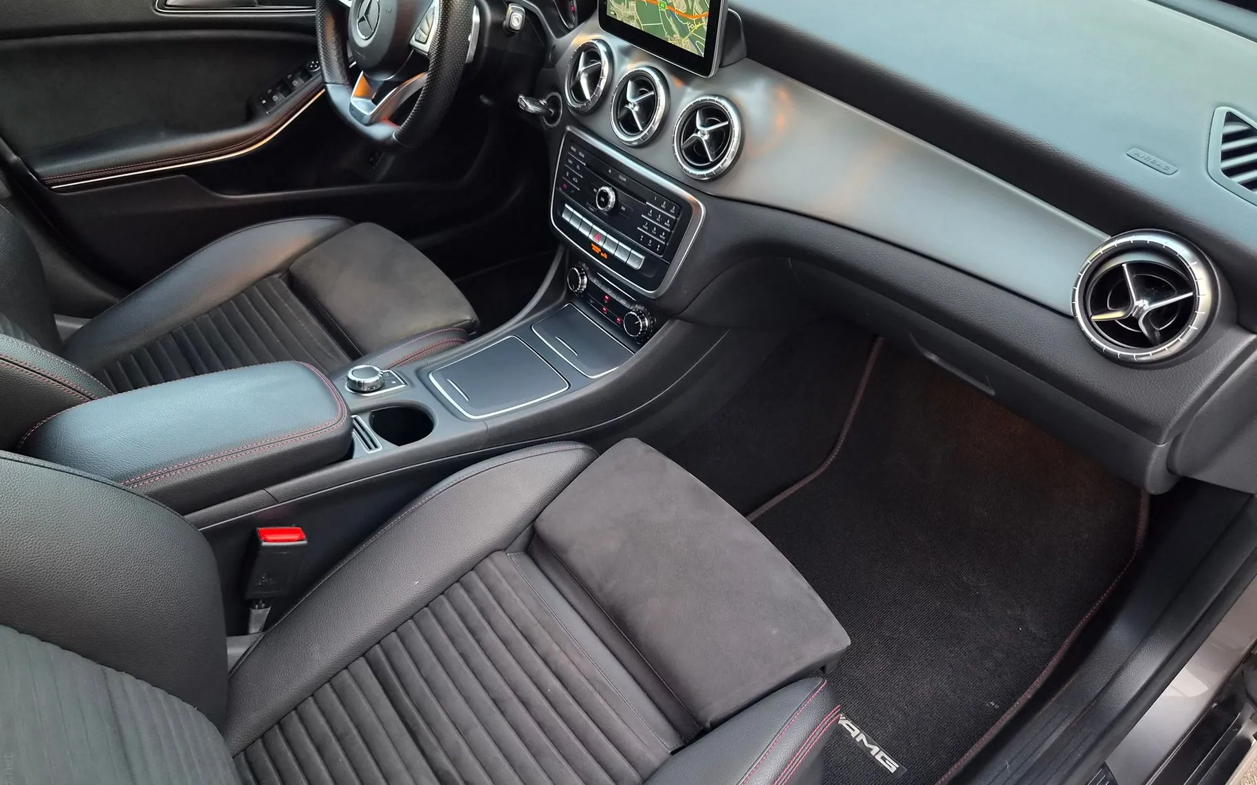 Notranja slika - Mercedes-Benz CLA Shooting Brake - 220D-4MATIC-SHOOTING BRAKE-AMG LINE-18COL-KAMERA- - 8