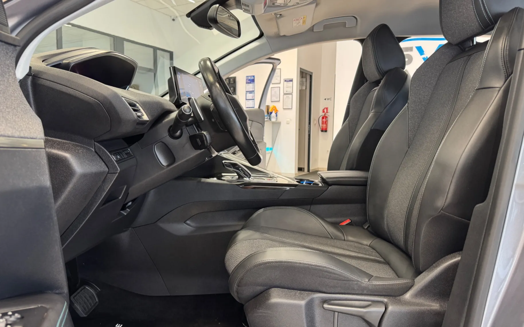 Zunanja slika - Peugeot 3008 - 1,2-130KM-ALLURE-AUT-FUL-LED-VIRTUAL-KAMERA-KEYLES - 9