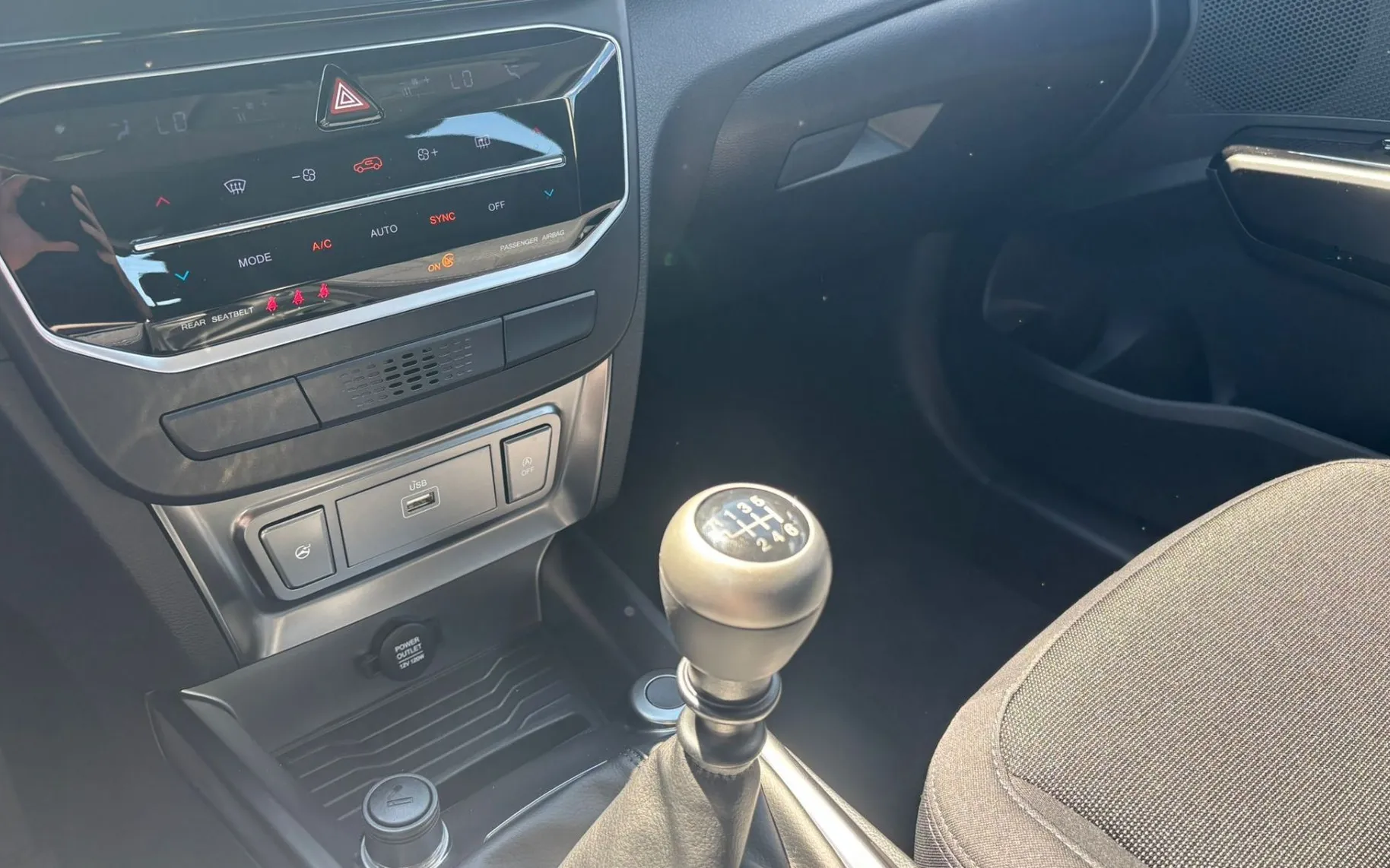 Zunanja slika - KG Mobility Tivoli - 1.5 GDI-T Fresh M T - 14