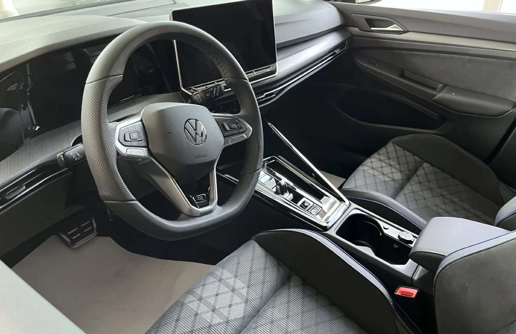 Zunanja slika - Volkswagen Golf - 1.5 eTSI avt. 4JOY 85  116 - 5