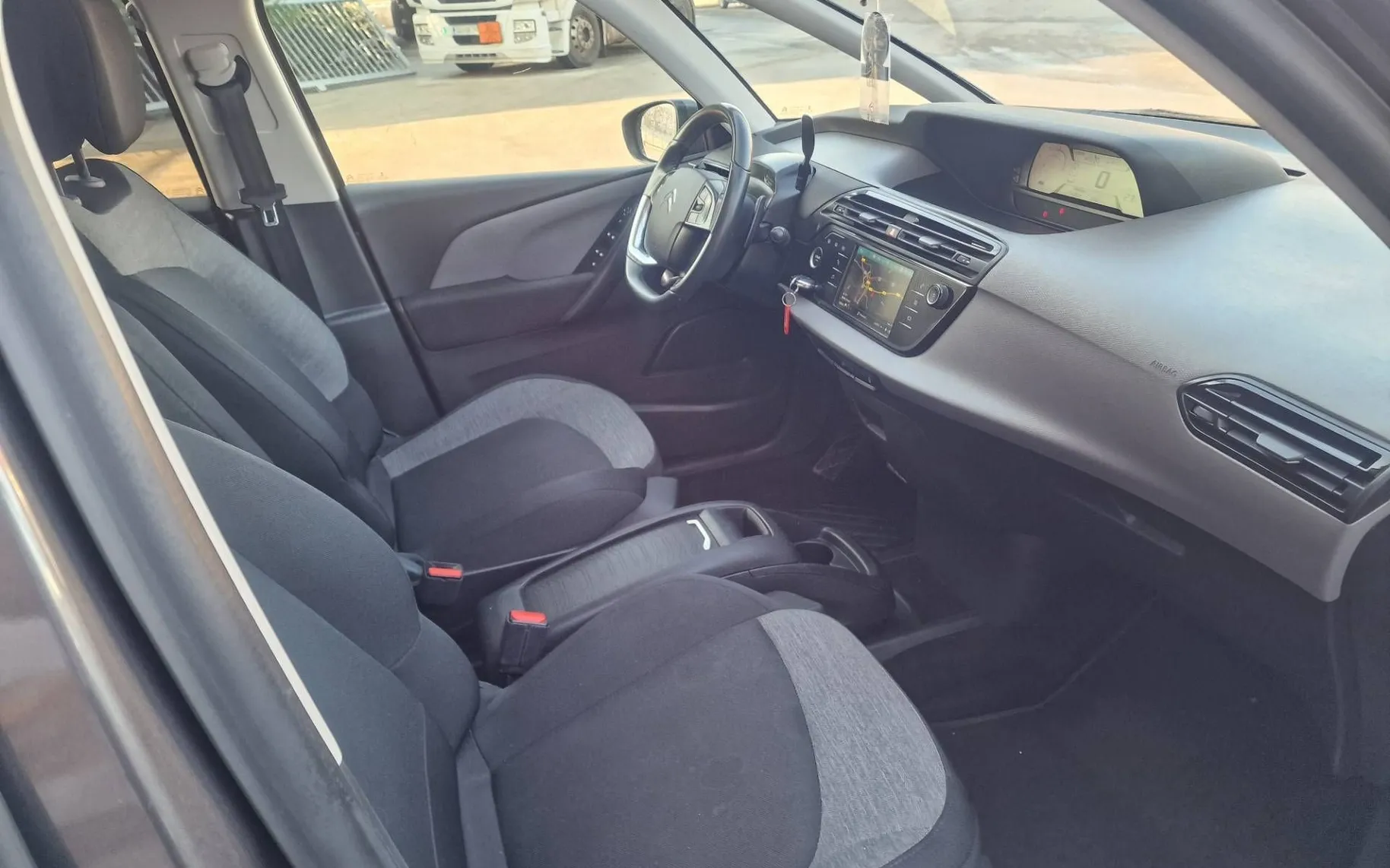 Notranja slika - Citroën C4 SpaceTourer - 1.5D AVTOMATIK - 11