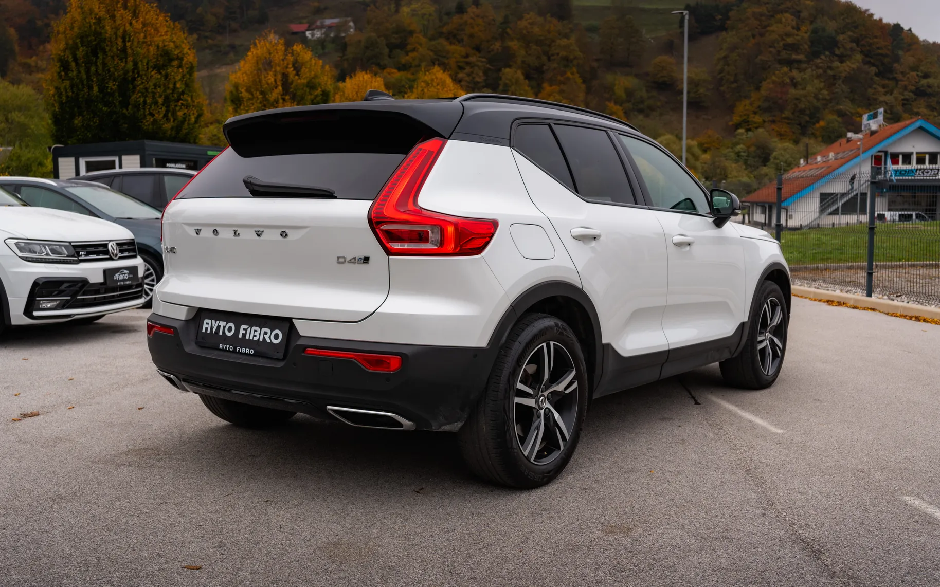 Zunanja slika - Volvo XC40 - T4 AWD R-Design Avt. - 4