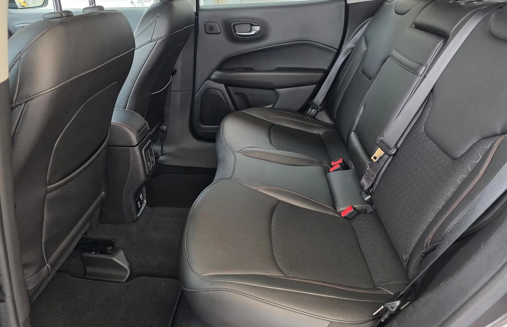 Zunanja slika - Jeep Compass - 1.3 GST PHEV eAWD Limited - ALPINE - LED - RADAR.. - 7