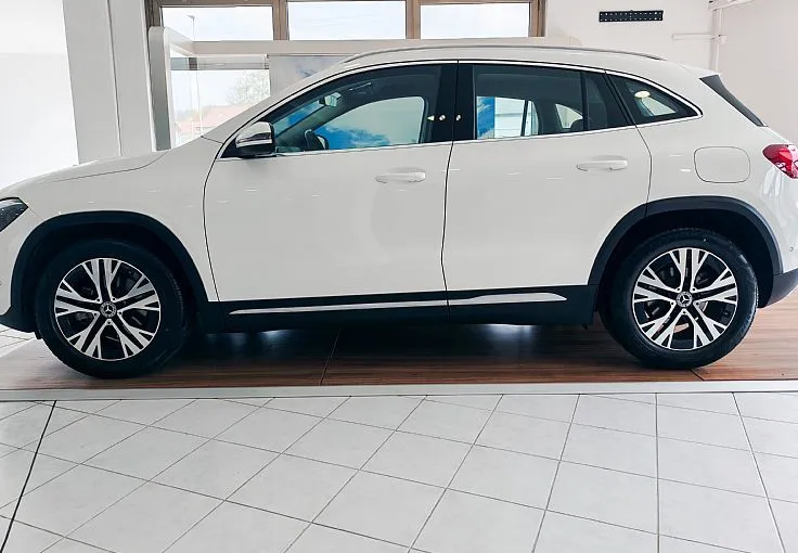 Zunanja slika - Mercedes-Benz GLA-Razred - GLA 200 PRO-NAV-OGR.SED-AVT.PRT-FULL LED-DAB-VIDEO - 3
