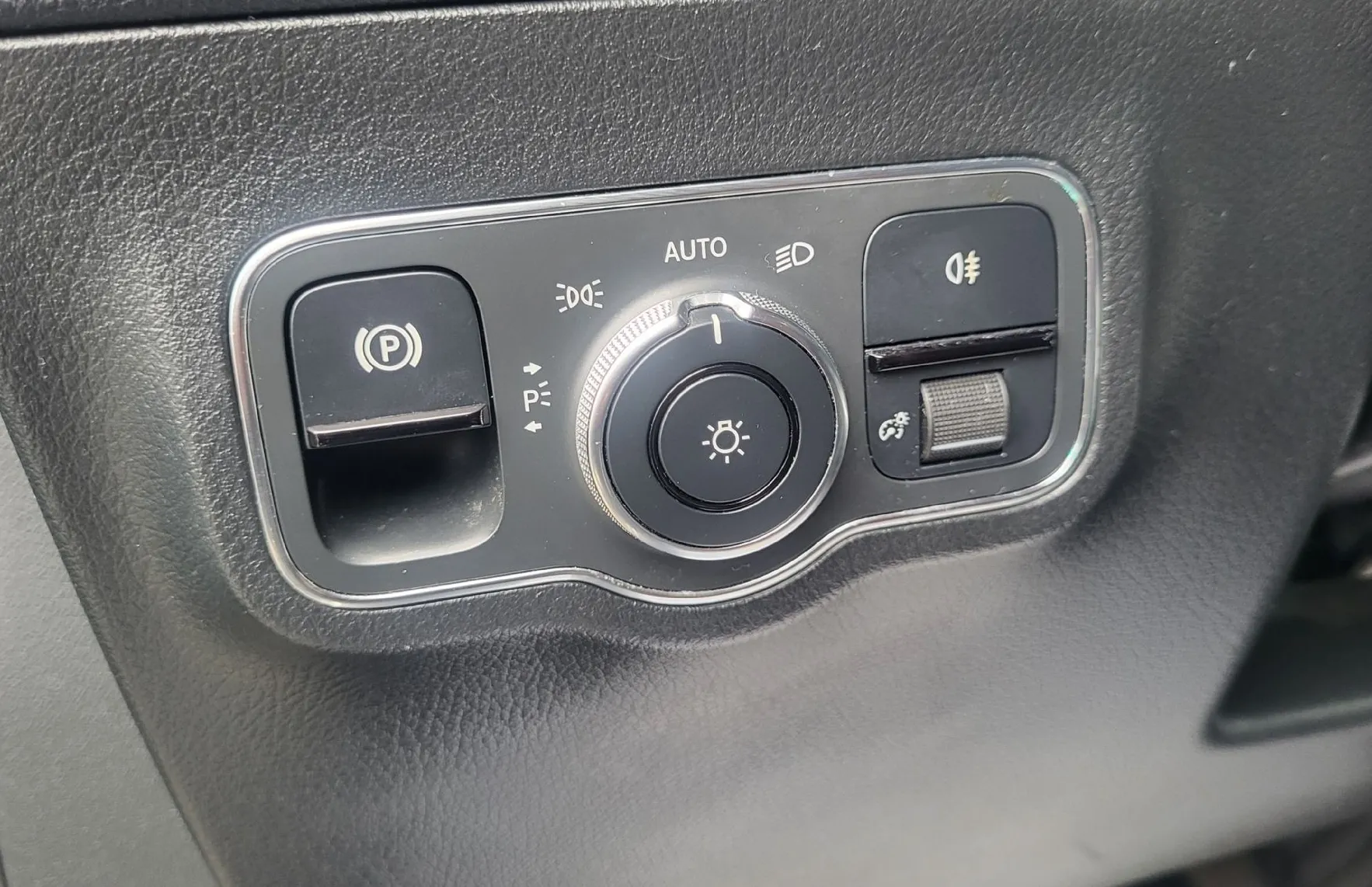 Zunanja slika - Mercedes-Benz B-Razred - B 180 d DTC Progressive navi-alu-pdc-acc-temp-serv - 16