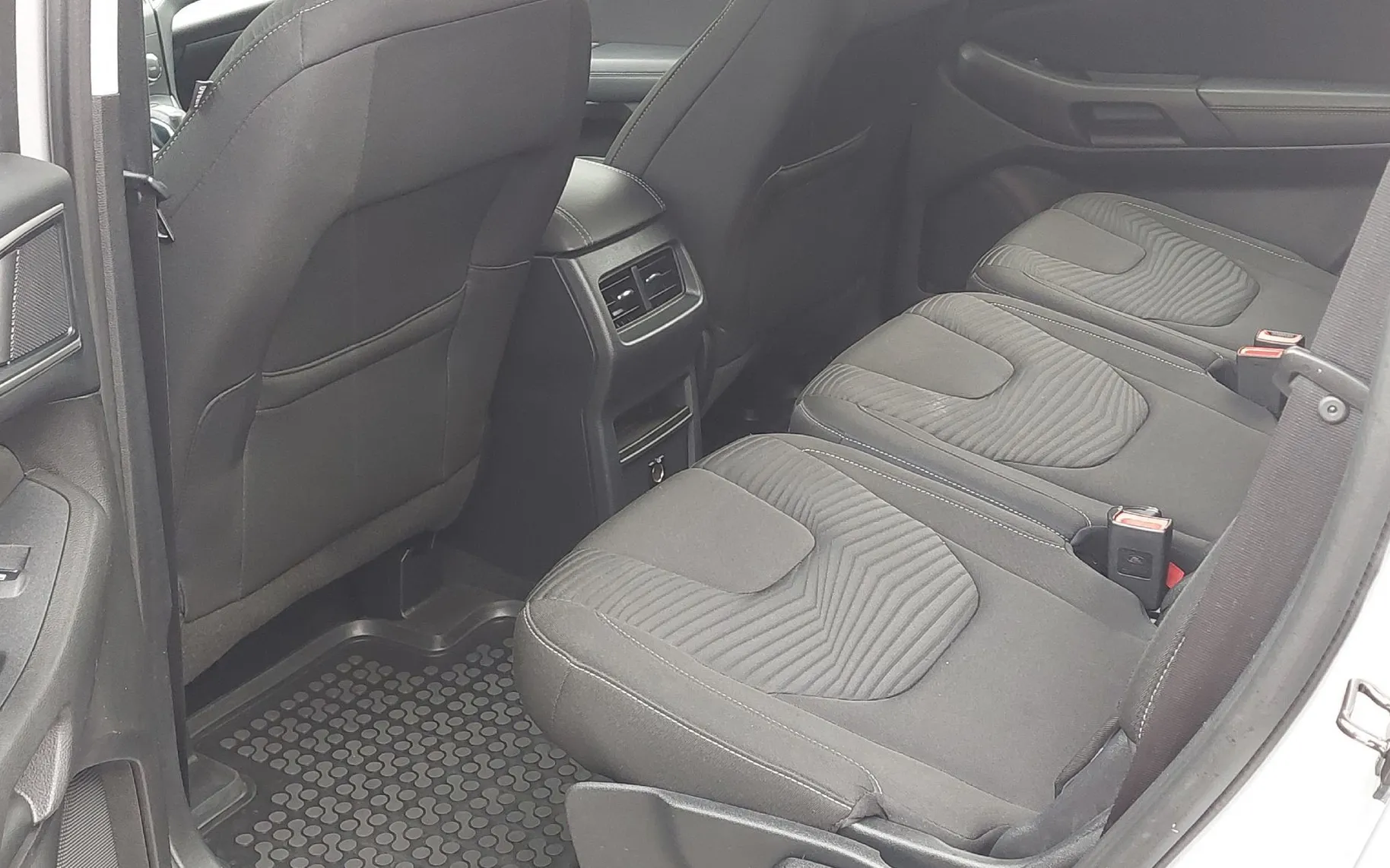 Zunanja slika - Ford S-MAX - 2.0 TDCi 110 kW FWD Trend Powershift - 5