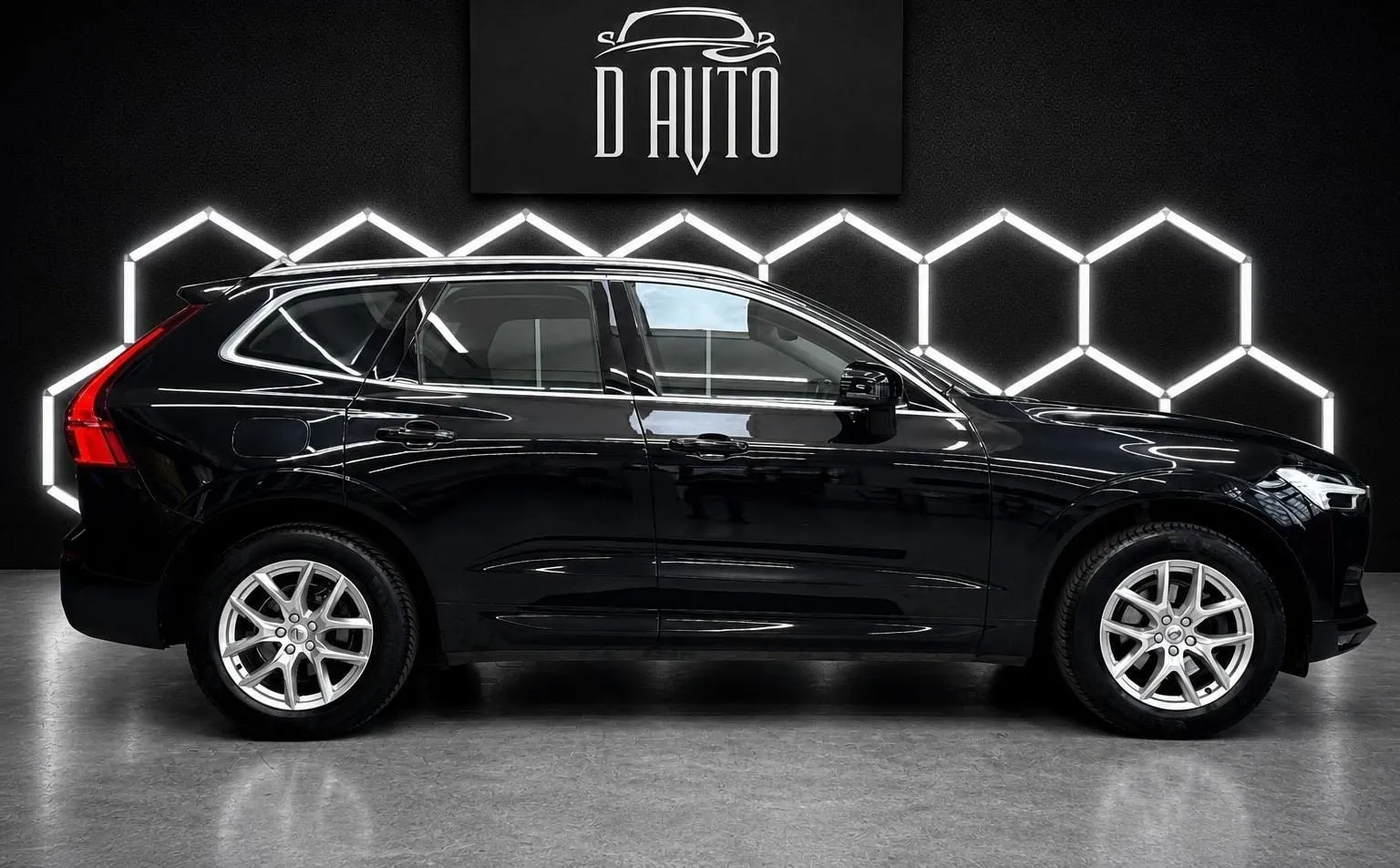 Zunanja slika - Volvo XC60 - D4 BUSINESS EXECUTIVE KAMERA ACC CARPLAY KEYLESS - 5