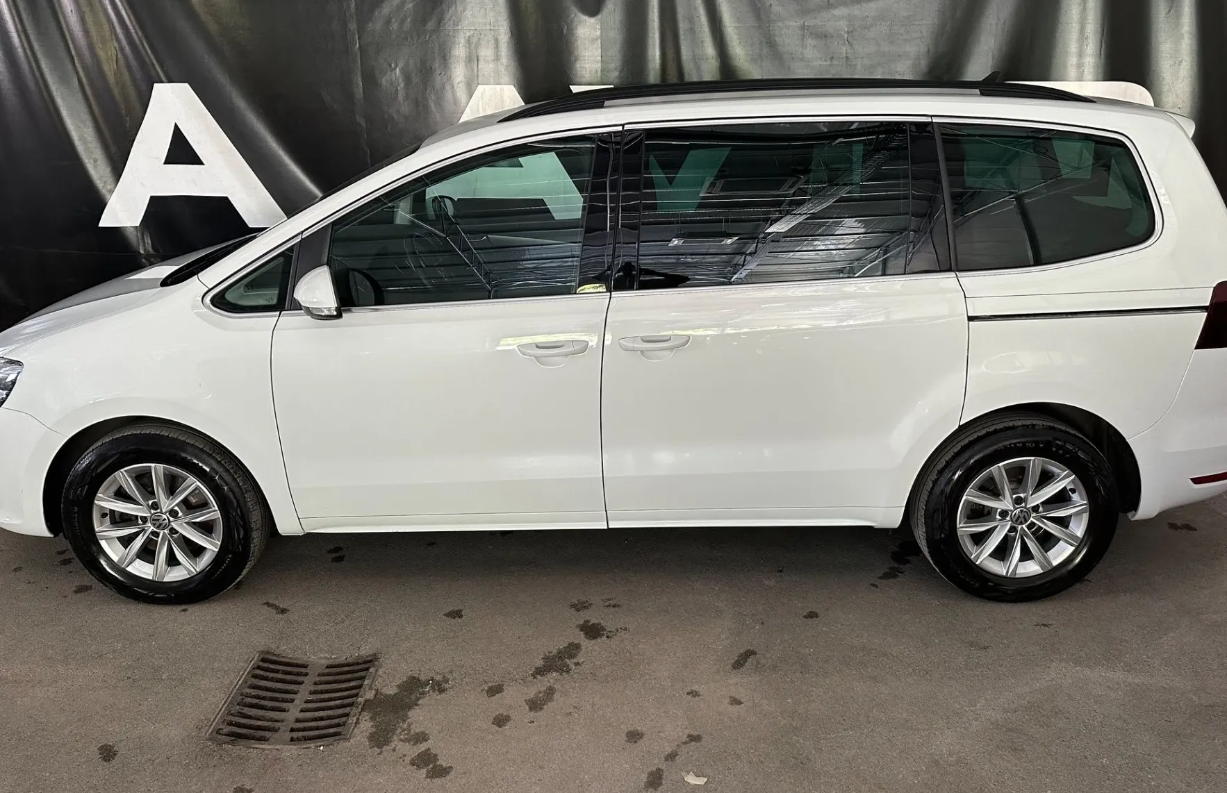 Zunanja slika - Volkswagen Sharan - 1.4TSI DSG-COMFORTLINE-NAVI-ACC-M.KOT-LINE ASSIS.. - 4