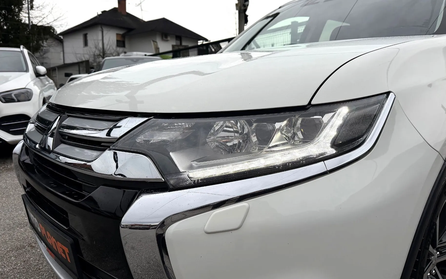 Zunanja slika - Mitsubishi Outlander - 2.2 DI-D 4WD AUT INSTYLE 7SEDEŽEV XENON ACC KAMERA - 9