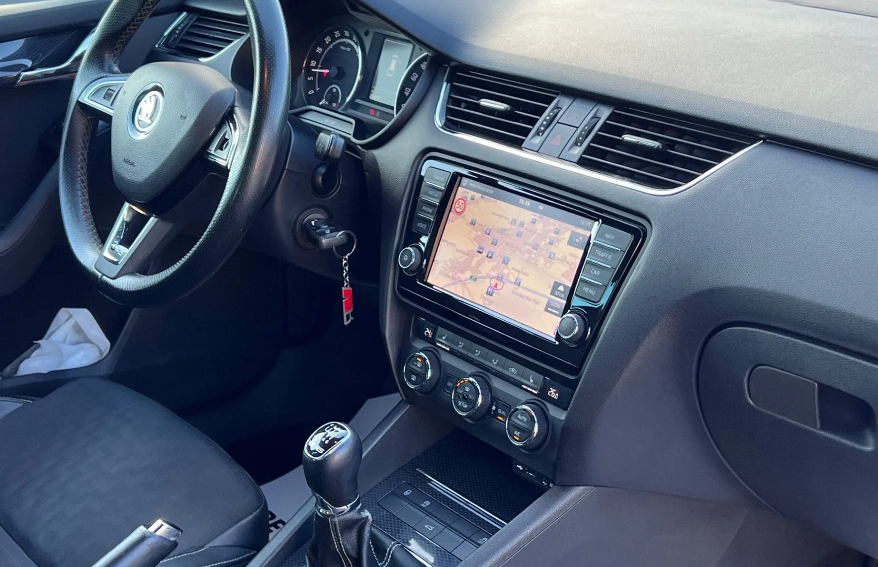 Zunanja slika - Škoda Octavia - 2.0 TDI RS+XENON+NAVI+PDC+KLJUKA... - 16