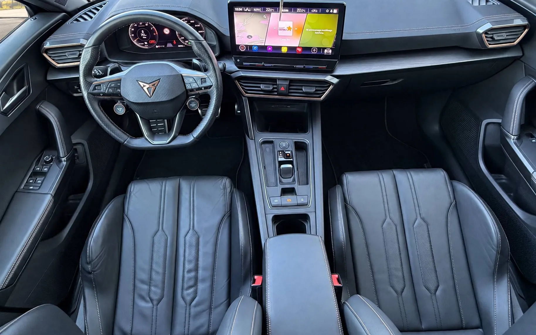 Notranja slika - Cupra Formentor - 4Drive 2.5 TSI VZ5 DSG-Carbon paket-Mat Siva-20COL - 12
