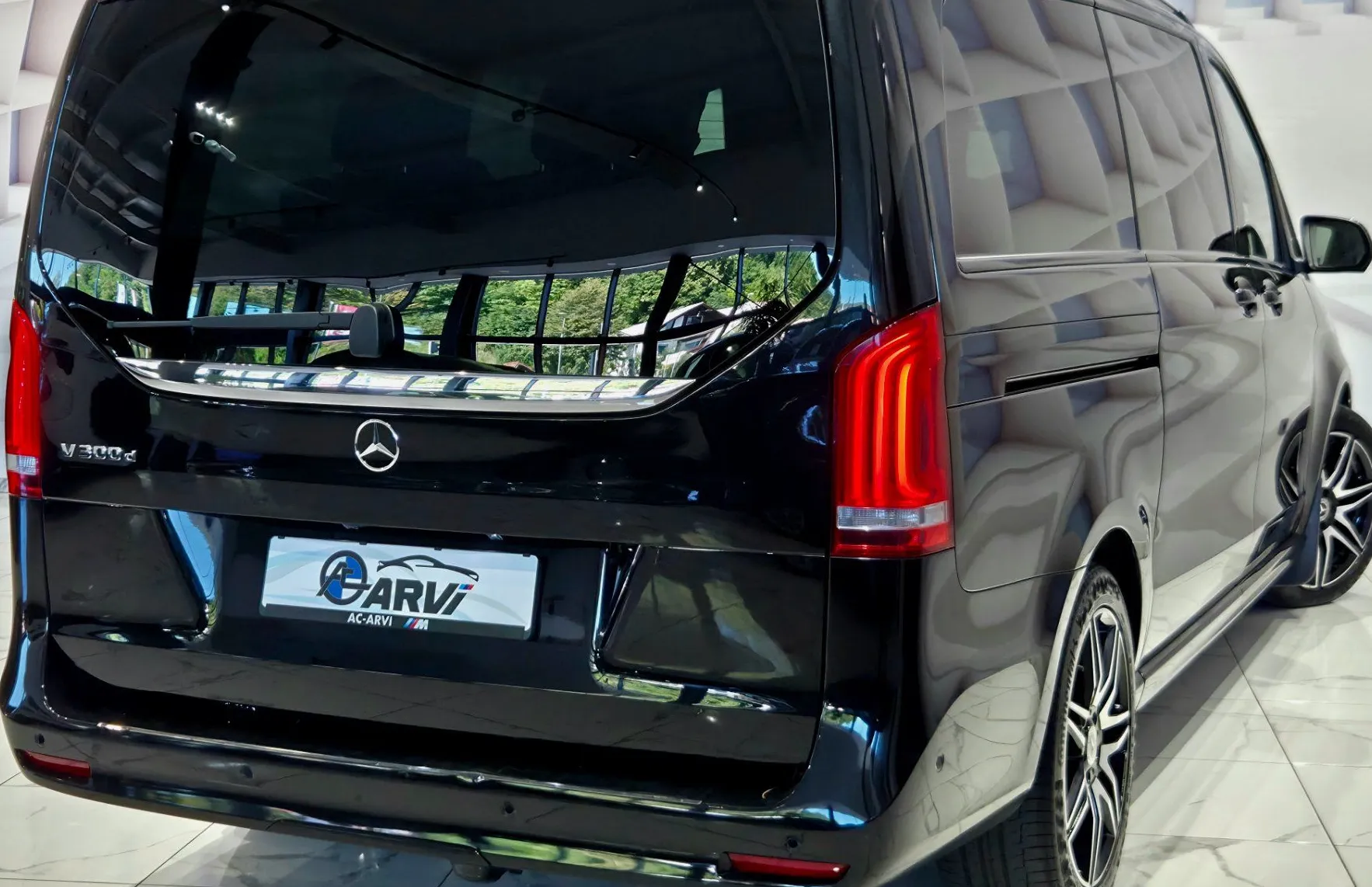 Zunanja slika - Mercedes-Benz V-Razred - V 300 d Avt-KAM360-BURMESTER-2X DRSNA-LED - 4