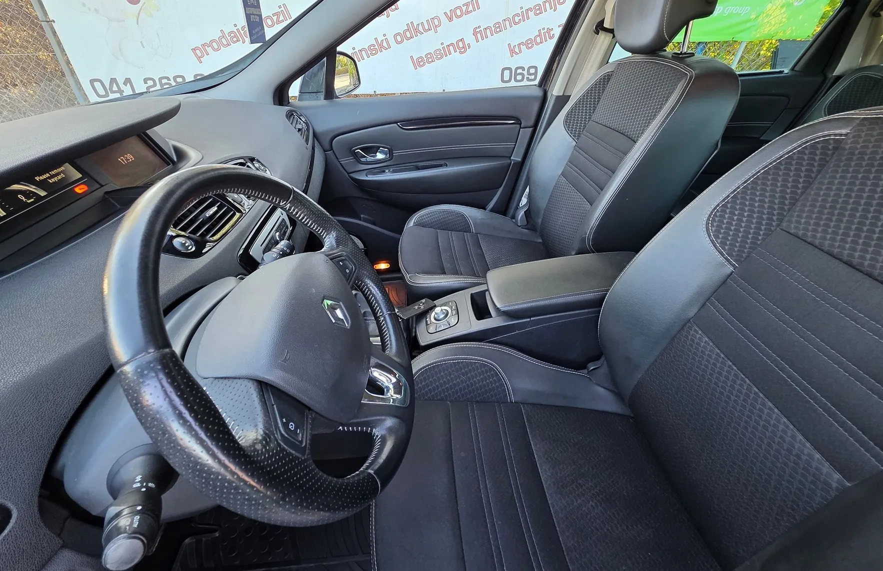 Zunanja slika - Renault Scénic - Grand Scenic dCi 130 BOSE 7 SEDEŽEV-NAVI-KAMERA-ALU PLATIŠČA - 12