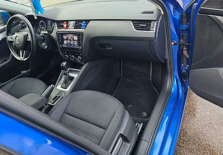 Zunanja slika - Škoda Octavia - Combi 2.0 TDI Family DSG 1 last odlično stanje - 11