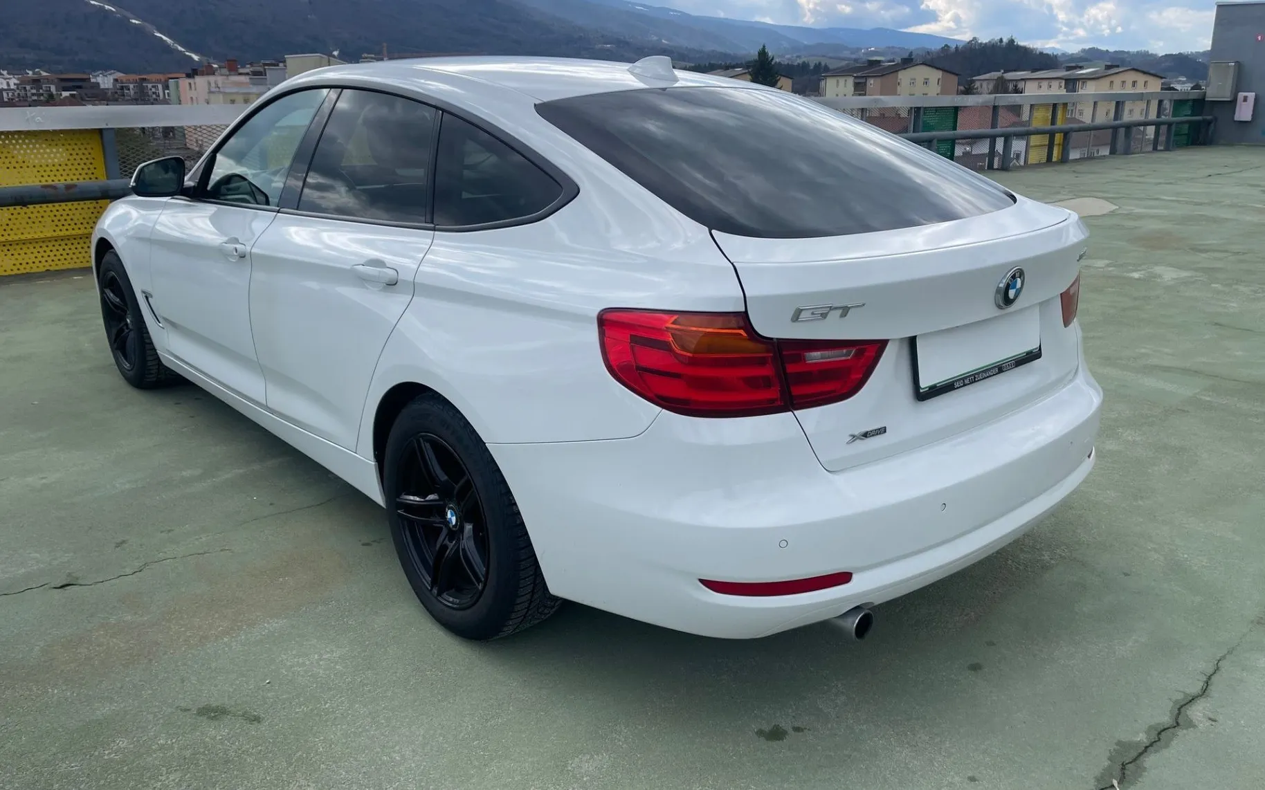 Zunanja slika - BMW Serija 3 - Gran Turismo: 320d xDrive NAVI.PDC.XSENON.VLEČNA NAPRAVA - 3