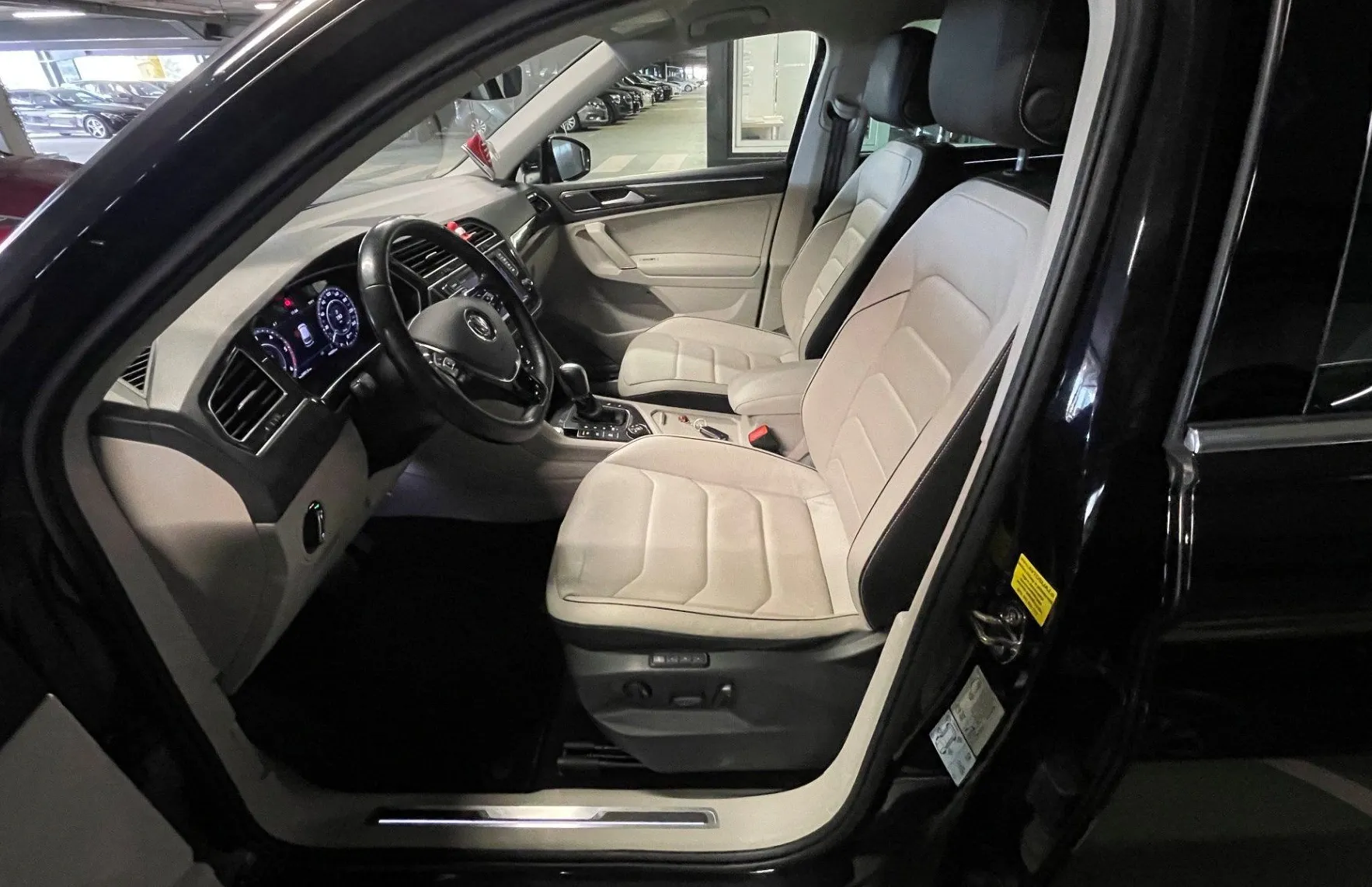 Zunanja slika - Volkswagen Tiguan - R-LINE 2.0 TDI BMT 176 KW DSG NAVI.2XPDC.KAMERA - 6
