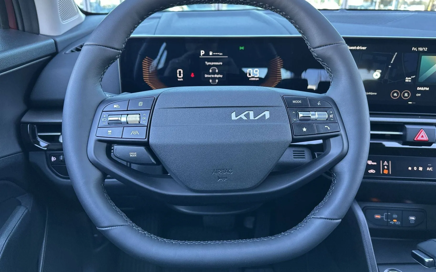 Notranja slika - KIA Sportage - 1.6 T-GDI LX Fresh ISG DCT - 13