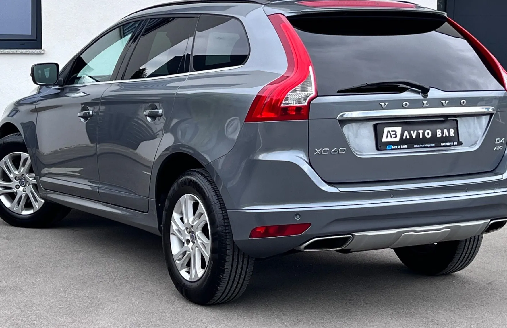 Zunanja slika - Volvo XC60 - 2.4 AWD D4+XENON+NAVI+KLJUKA... - 8