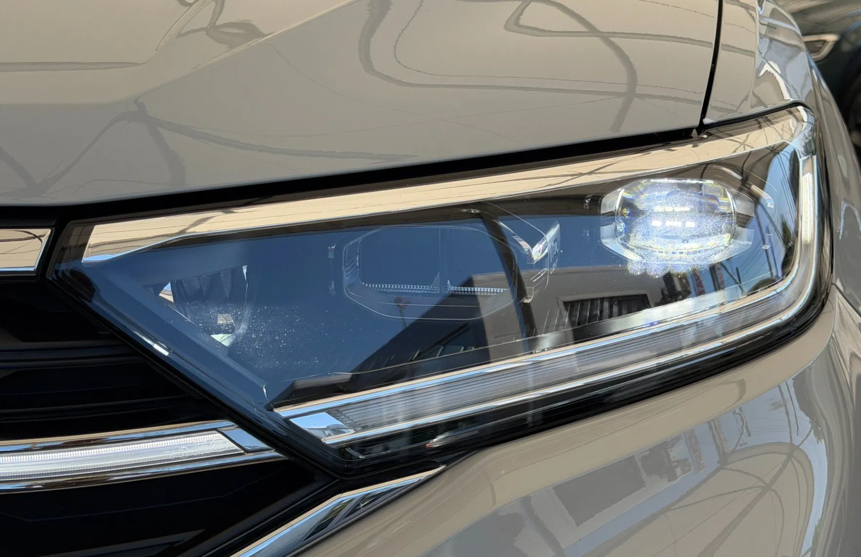 Zunanja slika - Volkswagen T-Roc - R 2.0 TSI 4MOTION DSG-MATRIX LED-EASY OPEN-KAMERA - 2
