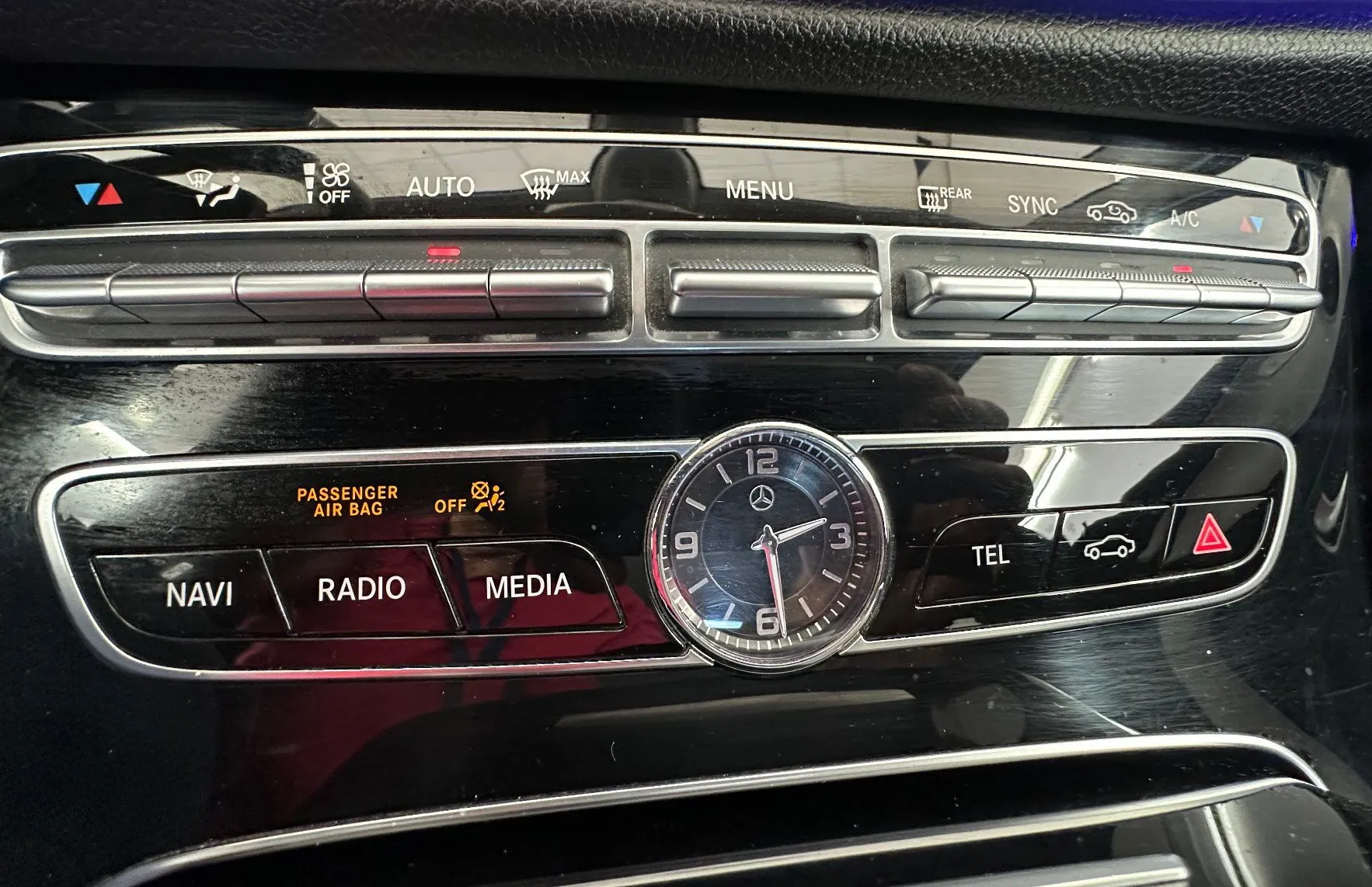 Zunanja slika - Mercedes-Benz E-Razred - E 220 d Avantgarde Avt.KAMERA.NAVI.USNJE.LED - 18