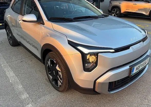 Zunanja slika - KIA Stonic - 1.0 T-GDi 73.6 kW  100 KM  LX Life M T - 2