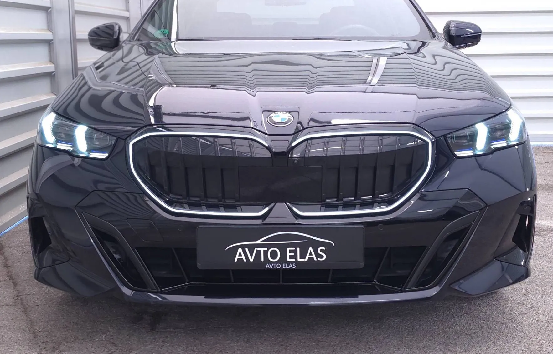 Zunanja slika - BMW Serija 5 - : 520d xDrive - M PRO - GRET HLAJ SED. - 360 KAM ... - 3