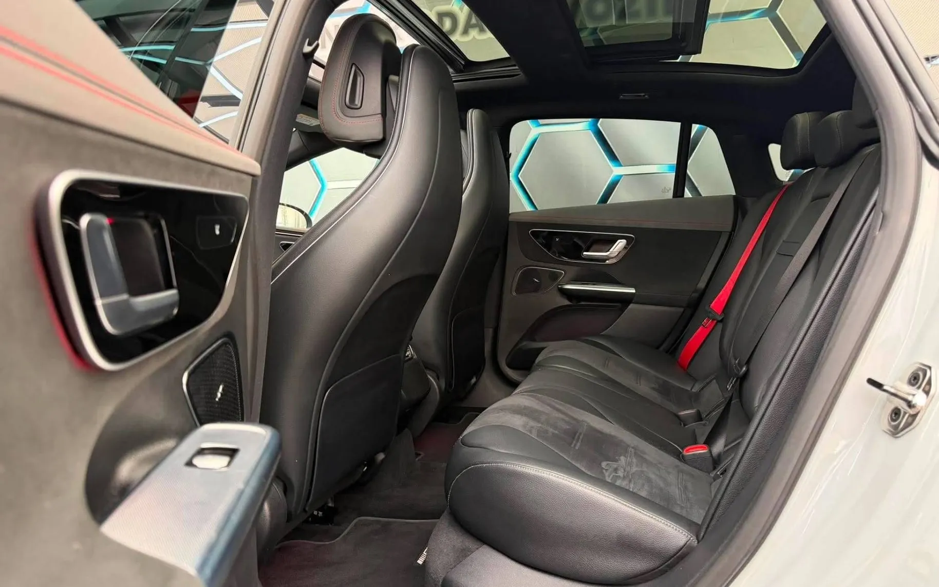 Notranja slika - Mercedes-Benz EQE - AMG 43 4MATIC•DIGITAL•PANO•ZRAČNO•KAMERA•VIRTUAL• - 10
