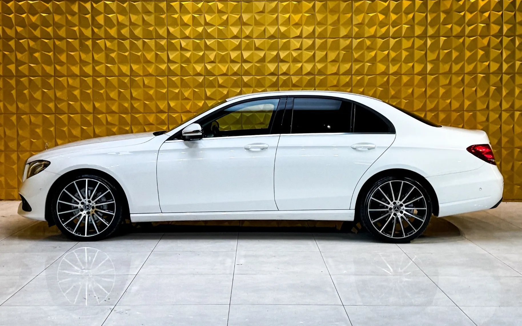 Zunanja slika - Mercedes-Benz E-Razred - E200d AUT. KLJUKA-KAMERA-GRETJE-NAVI-TEMP... - 6